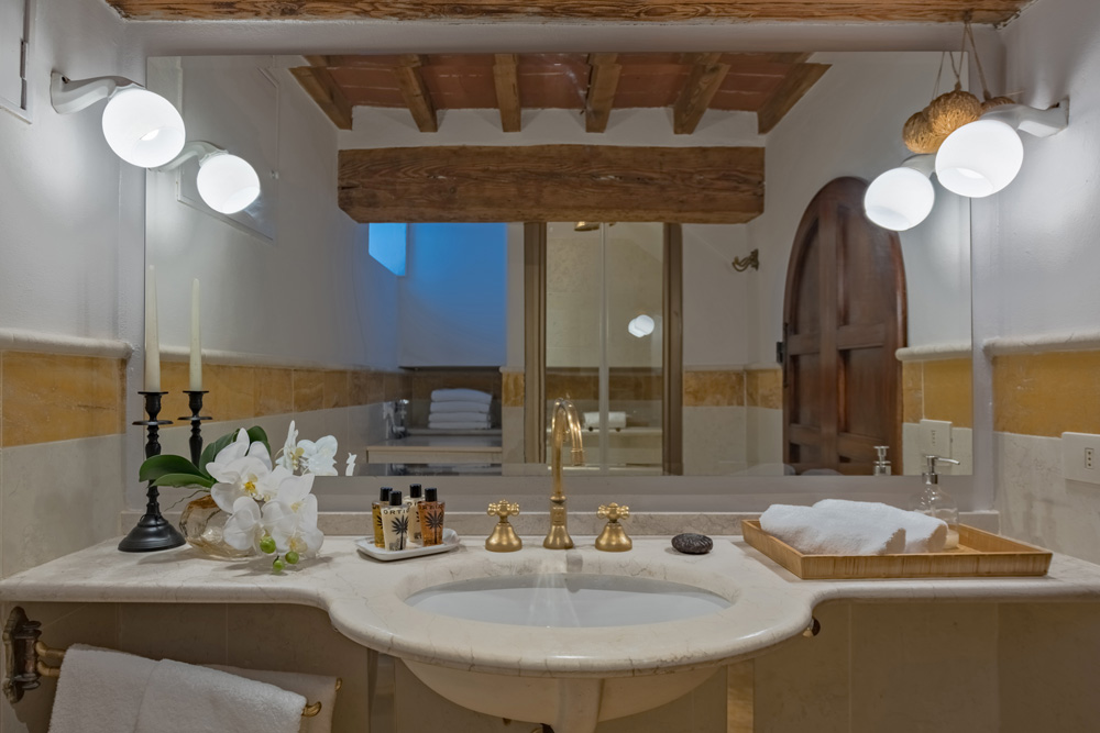 Luxury bathroom with double sink and marble finishes