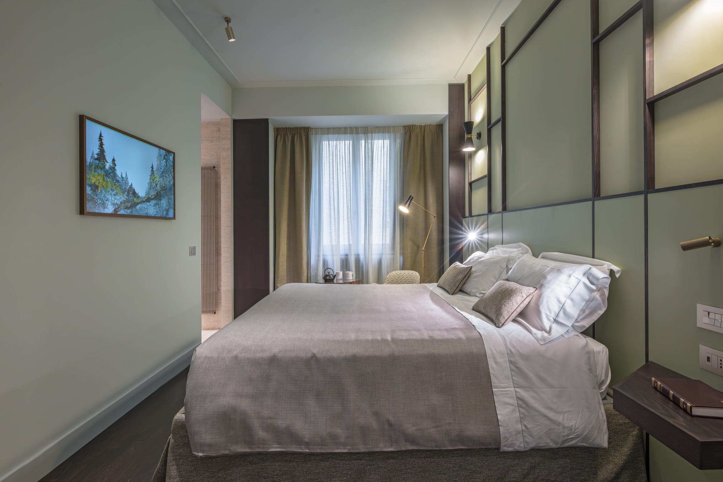 Main bedroom in Ponte Vecchio Panorama apartment Florence