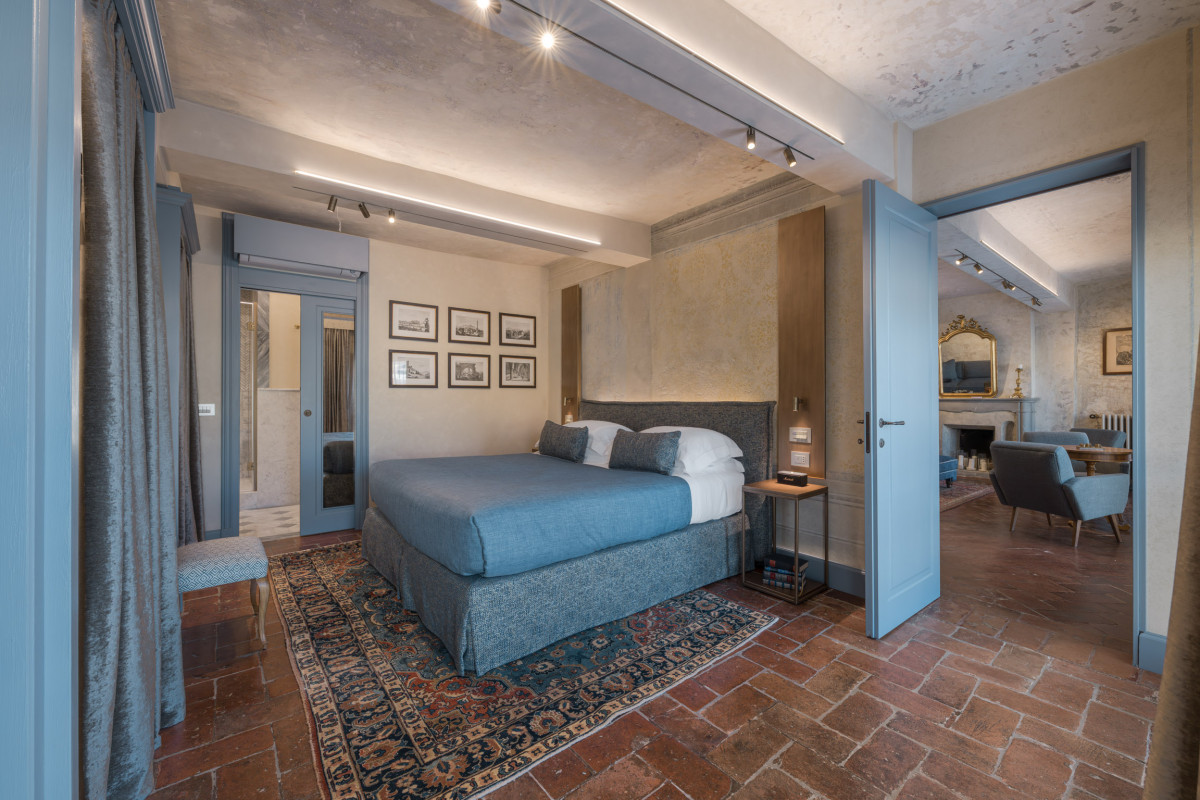 Spacious bedroom with balcony in Florence apartment