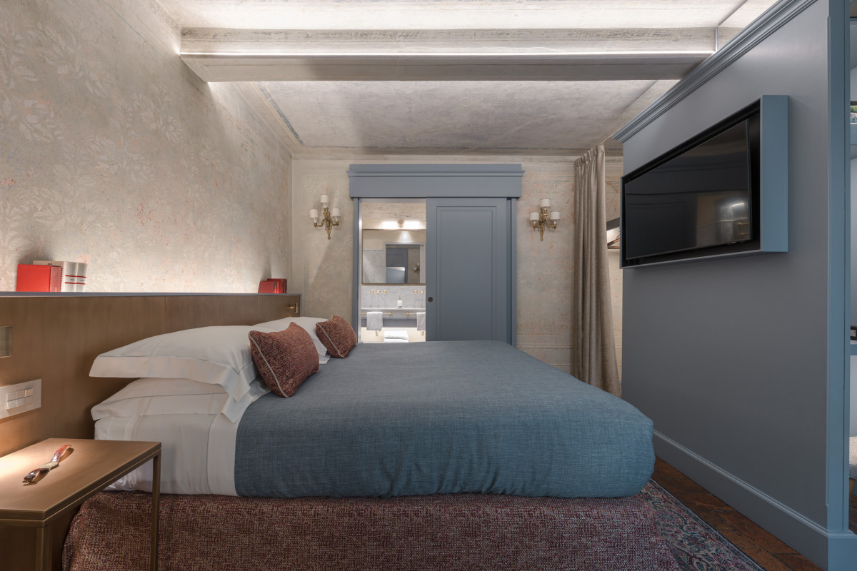 Bedroom with TV area in Florence luxury apartment