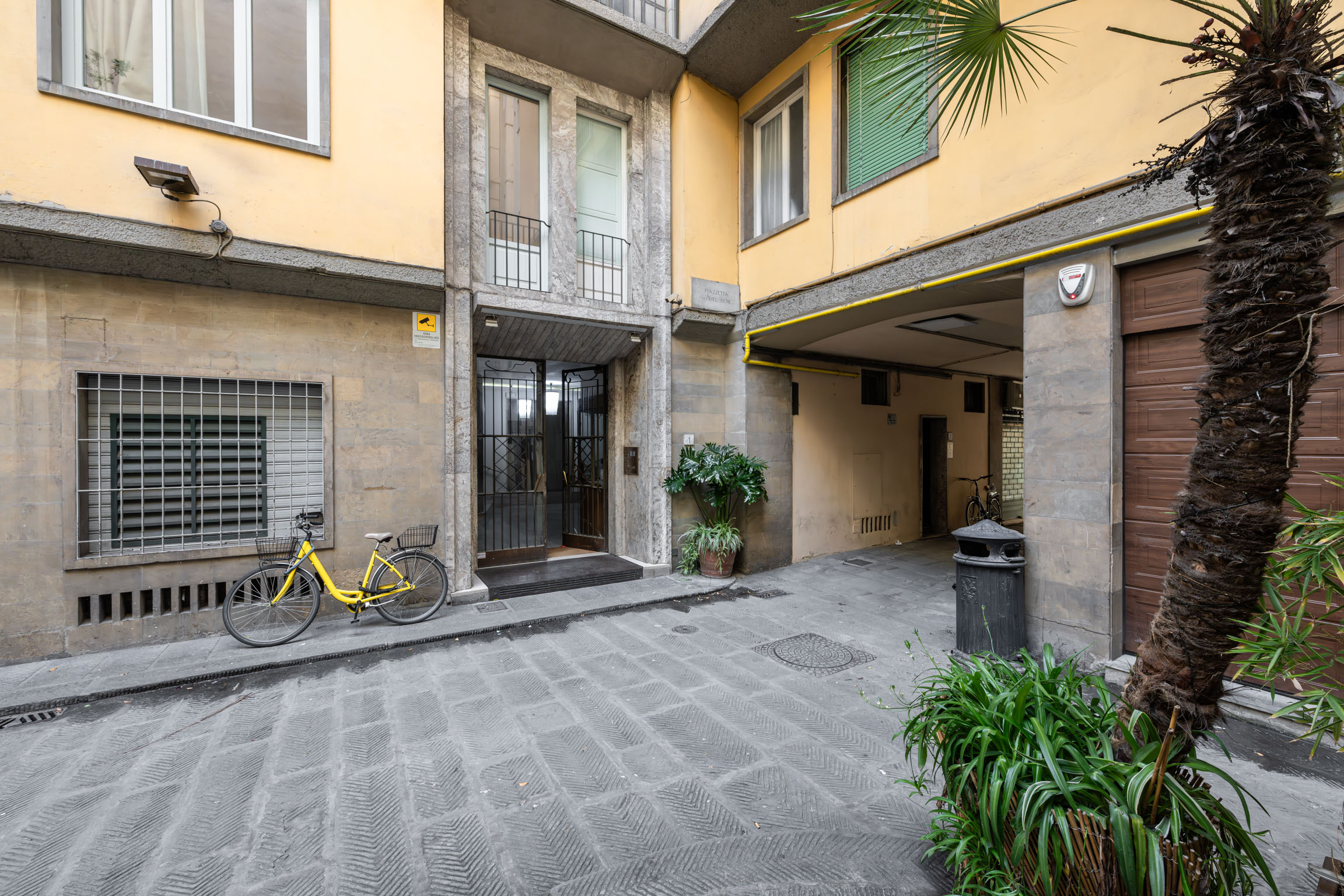 Entrance courtyard of residential building in Florence