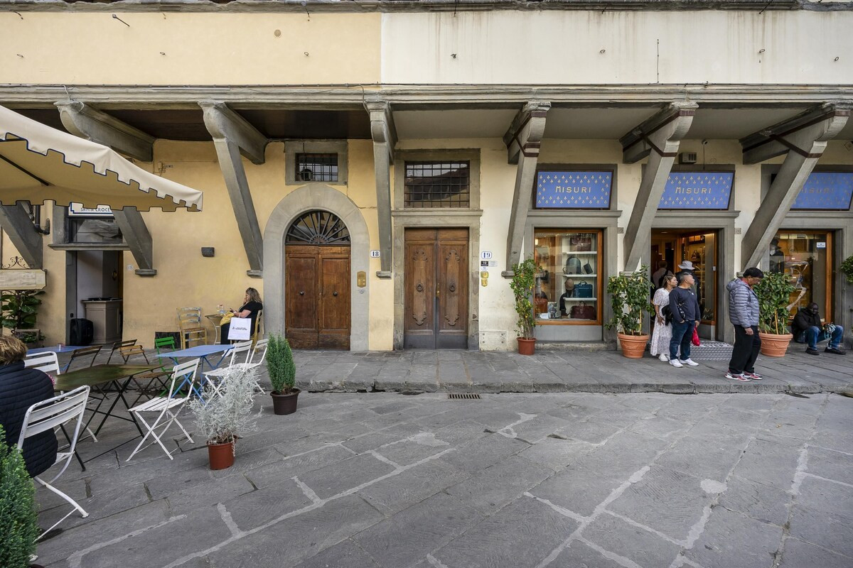Building entrance near Santa Croce in Florence
