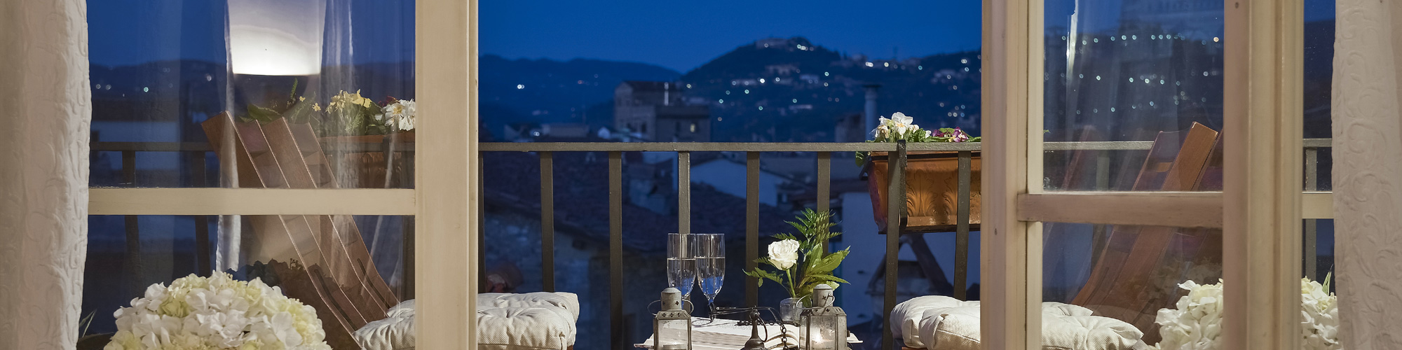 View over the rooftops of Florence, discovering its secrets