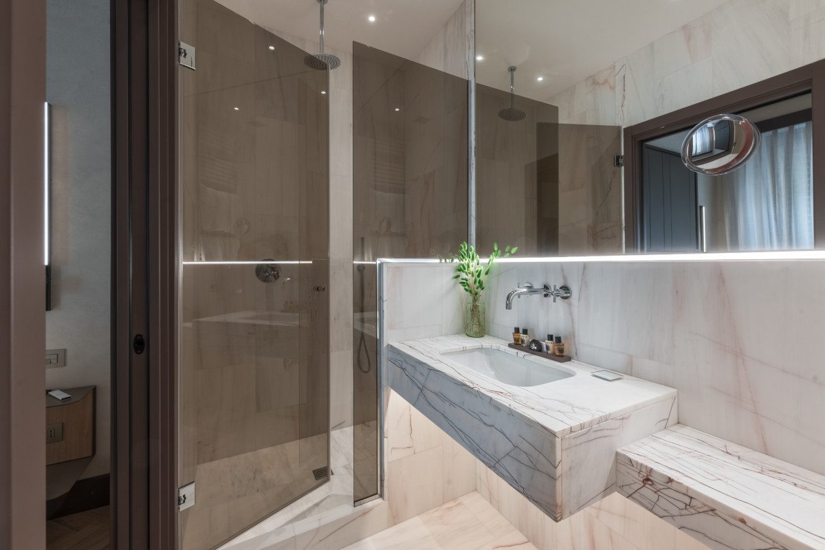 Marble bathroom in Florence apartment
