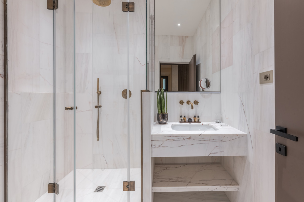 Modern bathroom in Florence apartment