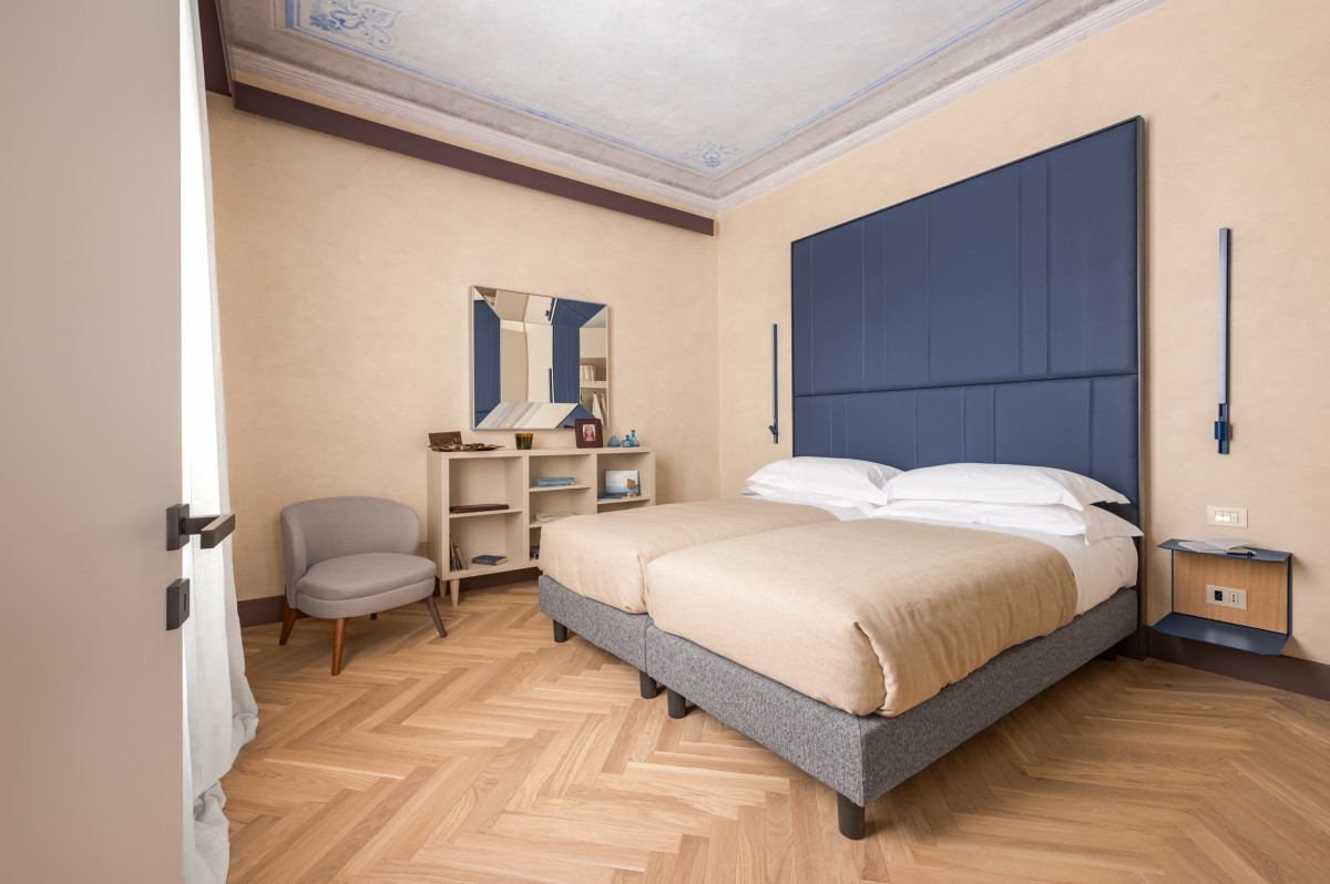 Classic style bedroom in Florence apartment