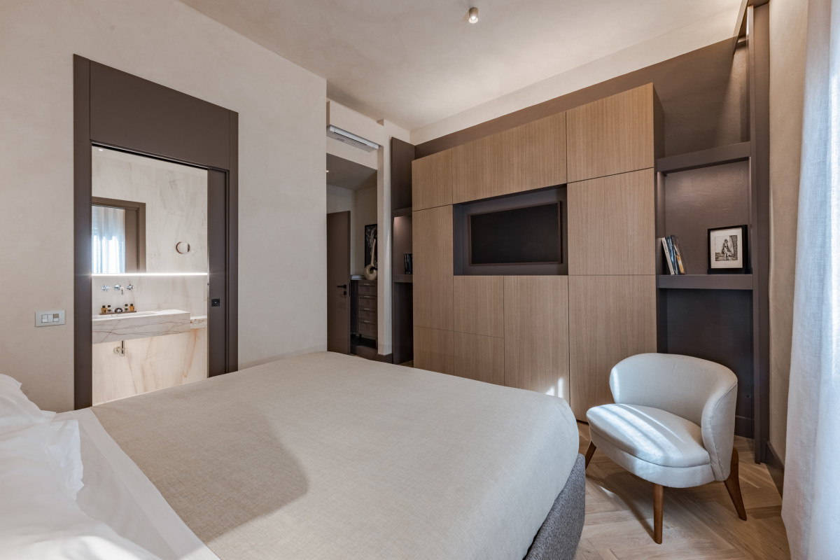 Bedroom with TV area in Florence apartment