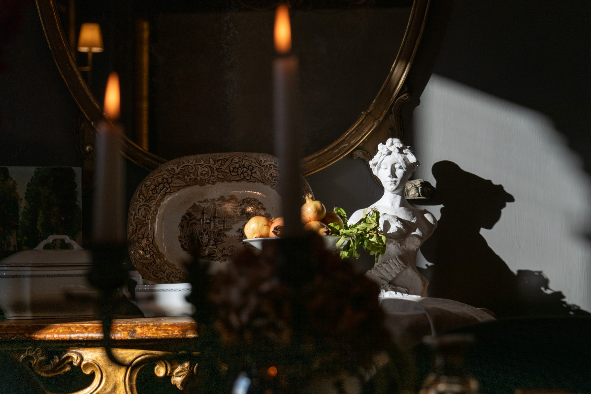 Candle decor in Florence apartment