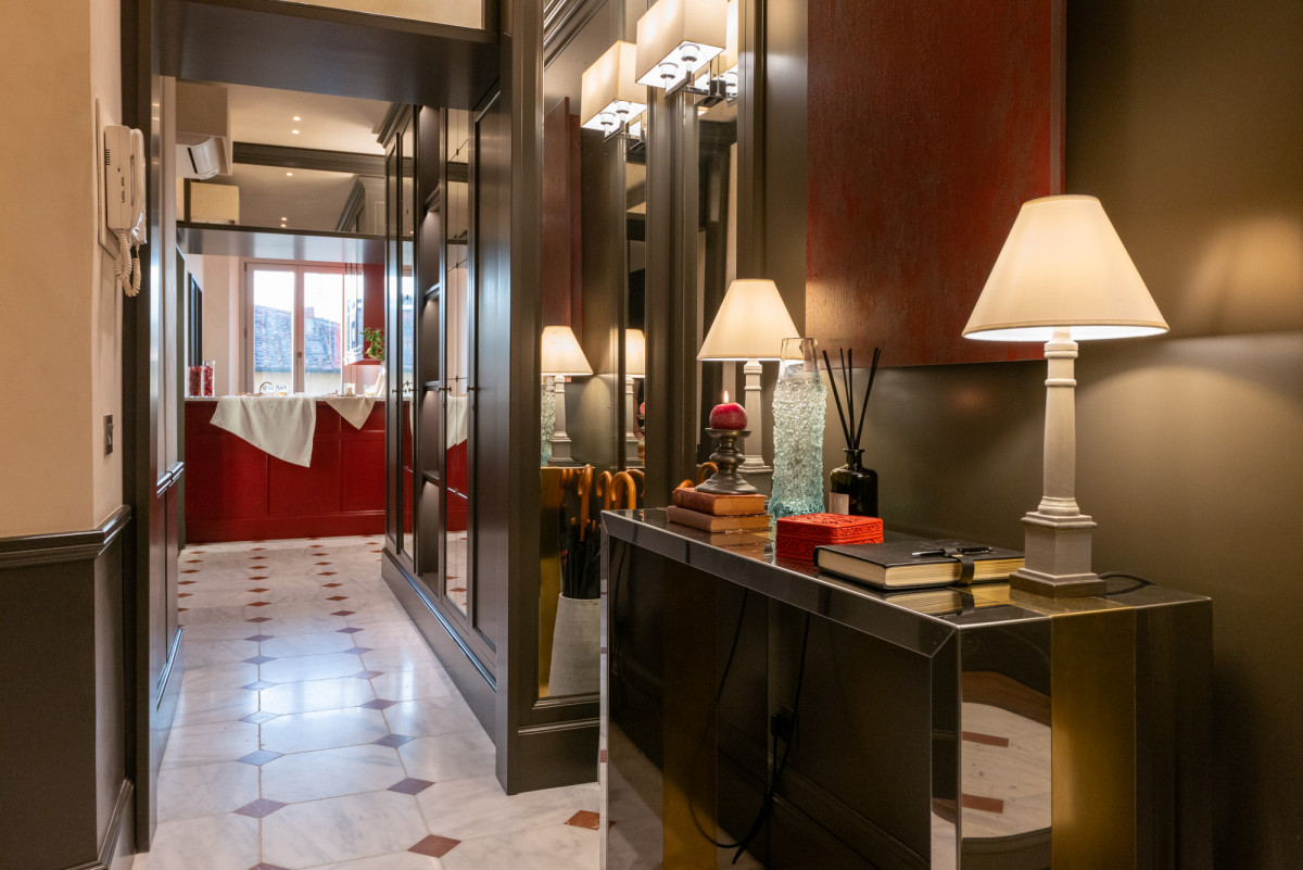 Stylish corridor in Florence apartment with elegant lighting