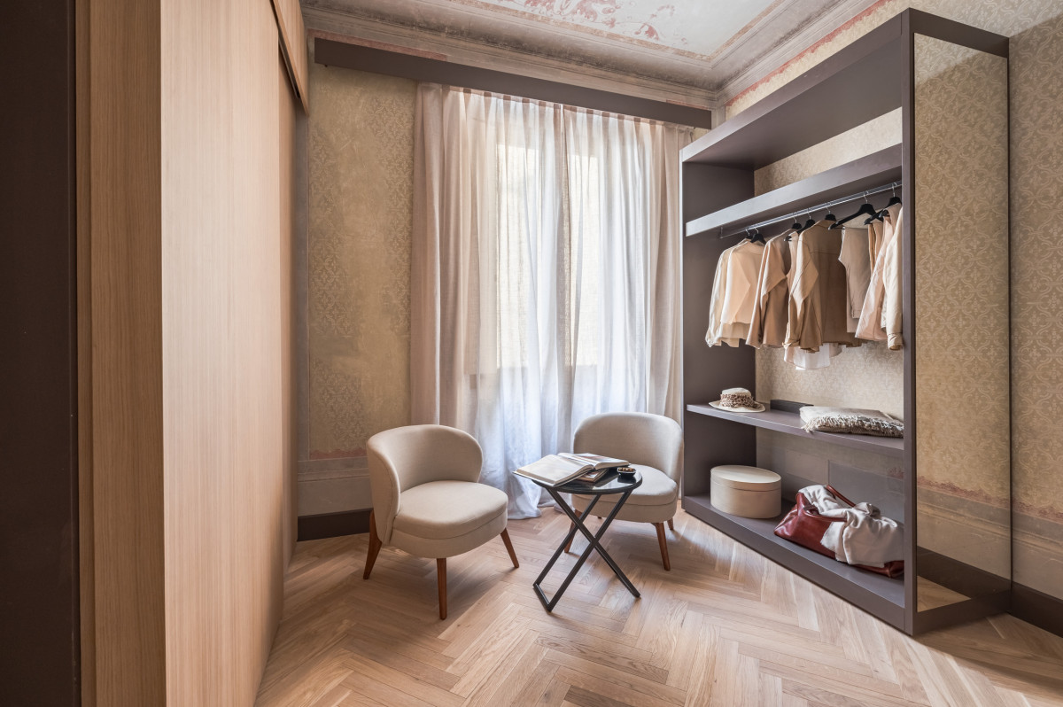 Walk-in closet in Florence apartment