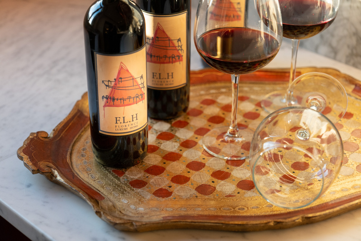 Wine and aperitivo in Florence apartment