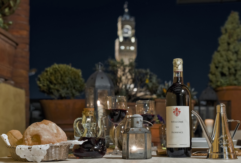Luxury Florence experience with wine and traditional food overlooking the Duomo at night