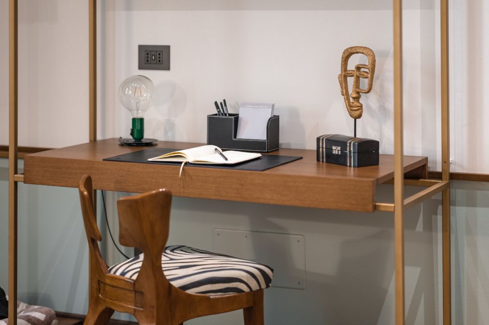 1950s style detail of the double bedroom of the G9 Vasari View apartment