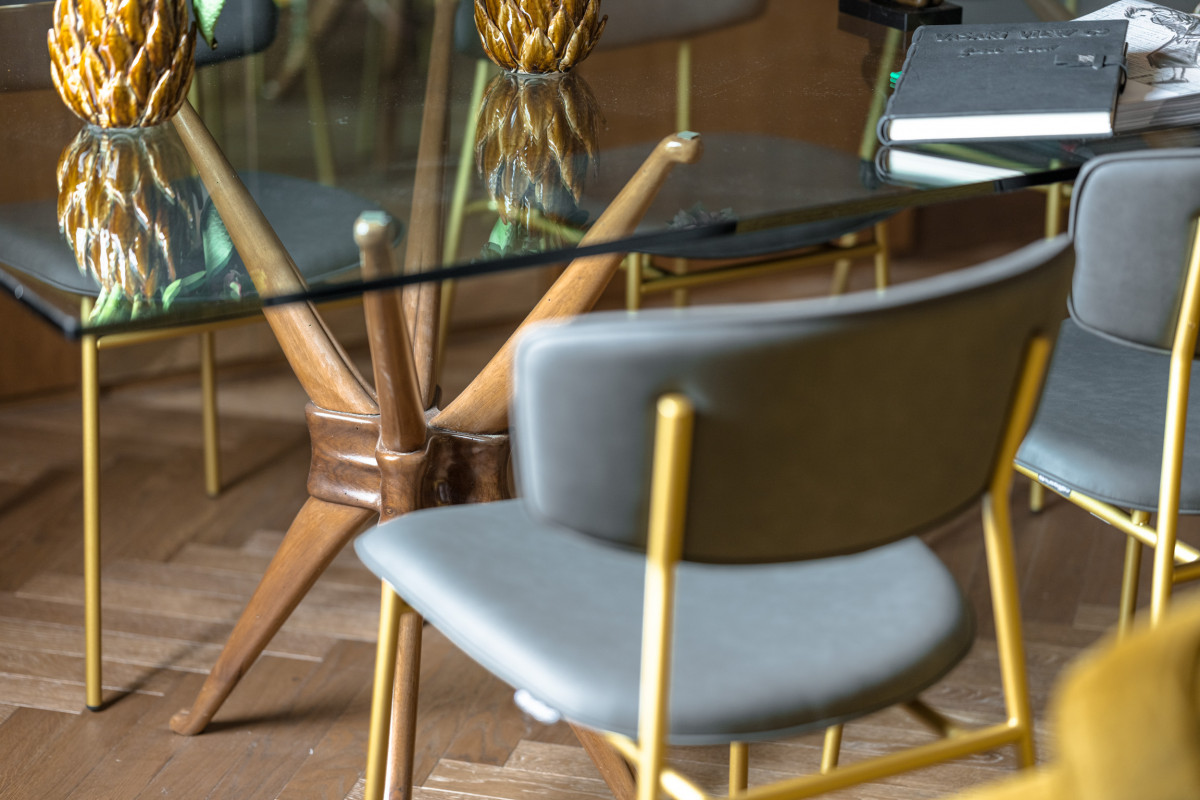 Dining table with elegant chairs and modern setup