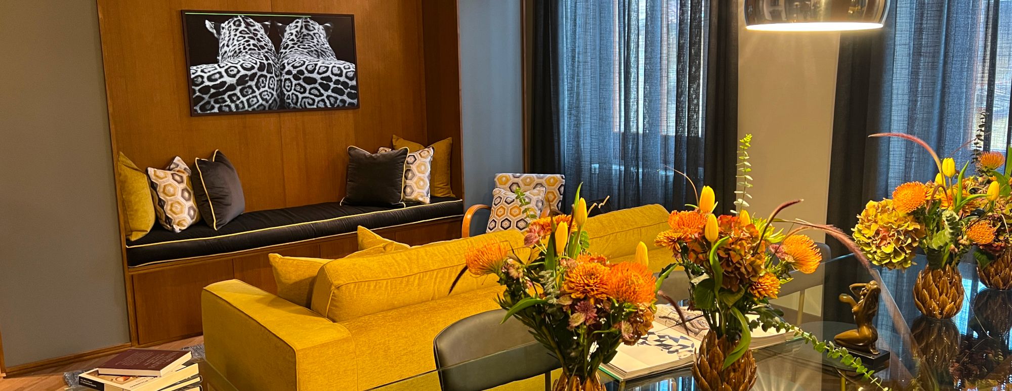 G9 Vasari View luxury apartment in Florence near Ponte Vecchio with stylish living room