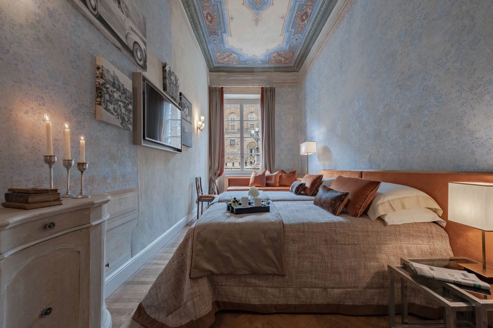 Elegant bedroom with frescoed ceiling in Pitti Historical Home Florence