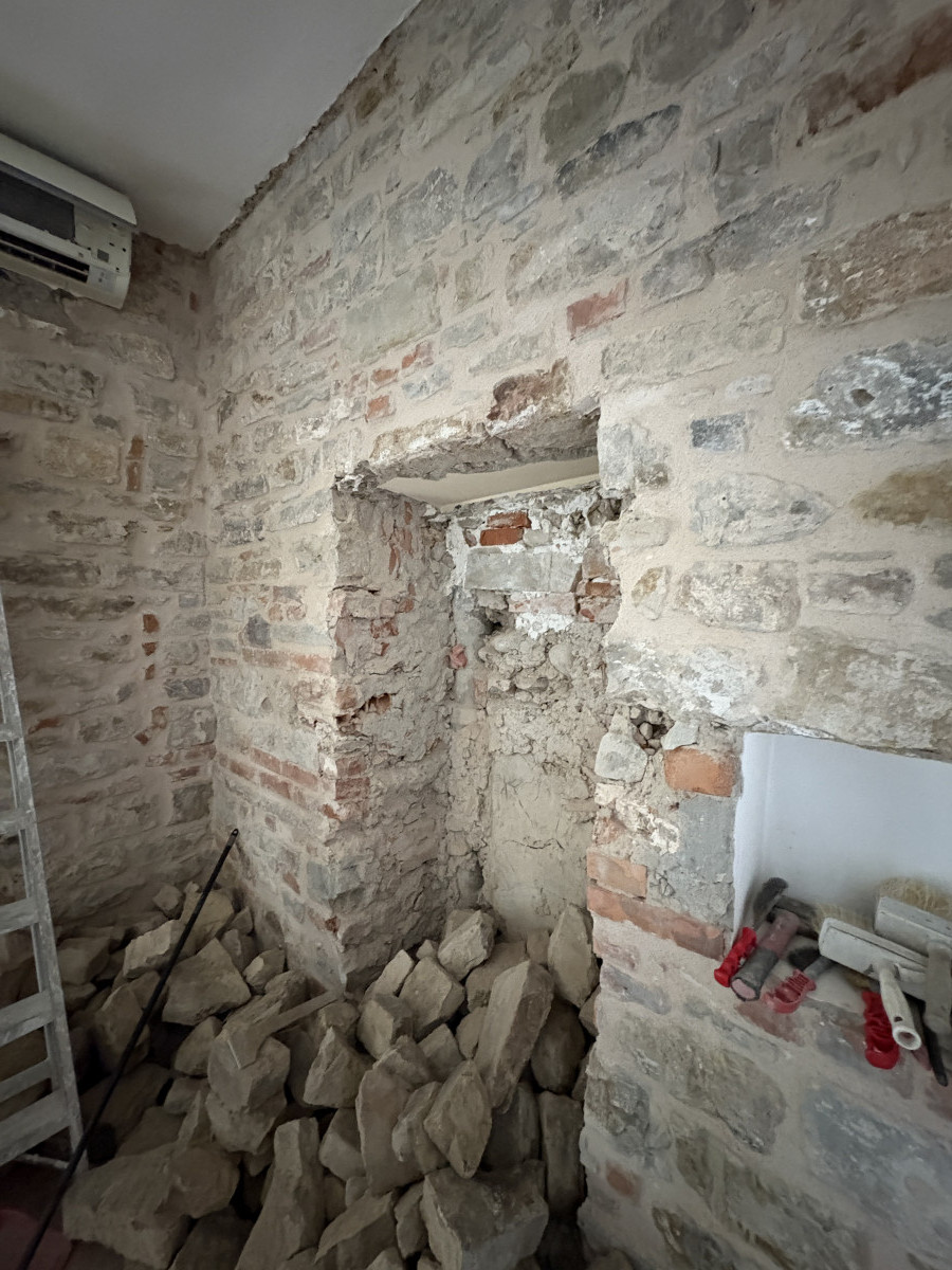 Historic wall before restoration in Florence apartment renovation project