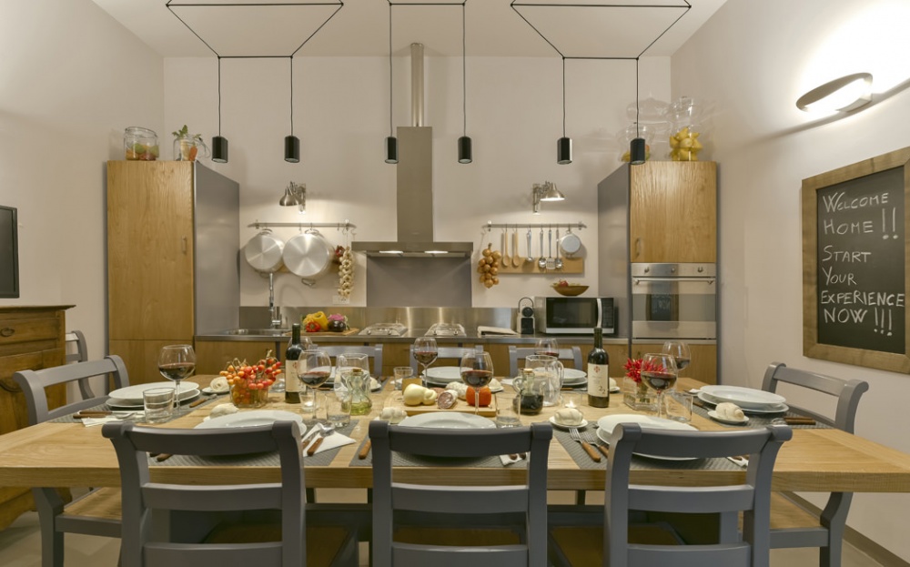 kitchen with dining area in Florence apartment