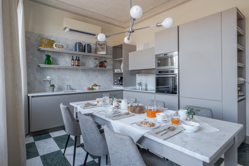 The spacious kitchen of the La Casa sull'Arno apartment opens into the living area