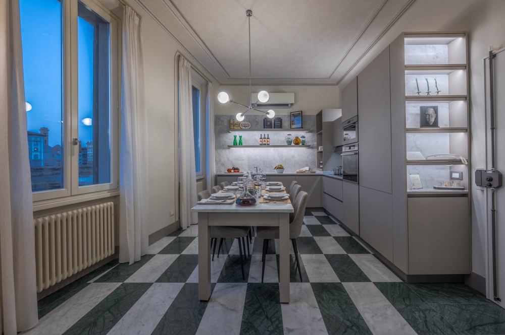 Dining room with elegant table at La Casa sull&rsquo;Arno Florence