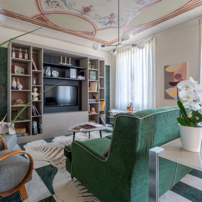 Elegant living area of the La casa sull'Arno apartment