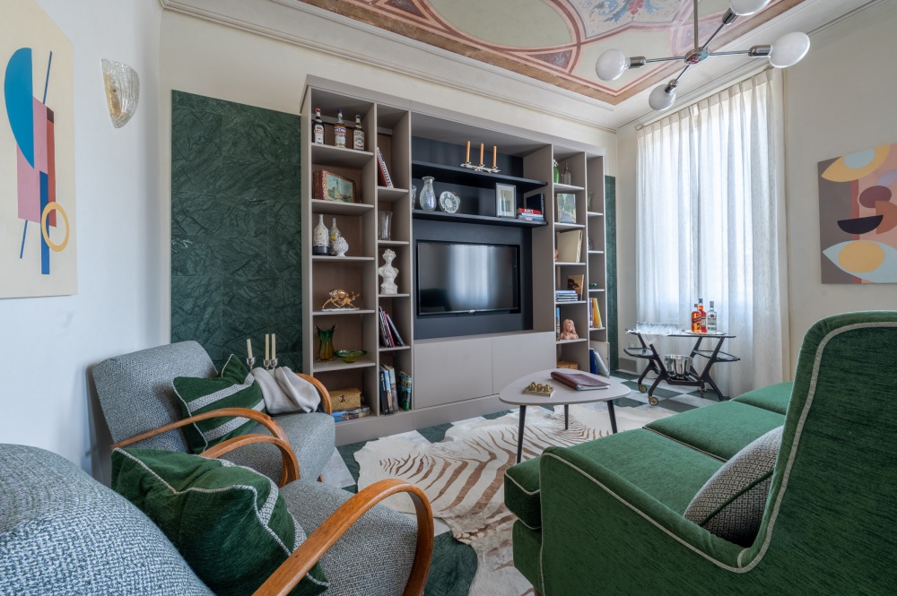 Elegant living room with sofa and artwork at La Casa sull&rsquo;Arno