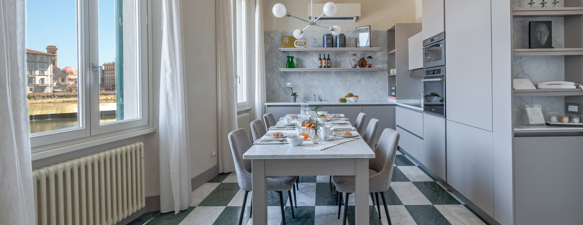 Modern kitchen area of the La Casa sull'Arno apartment