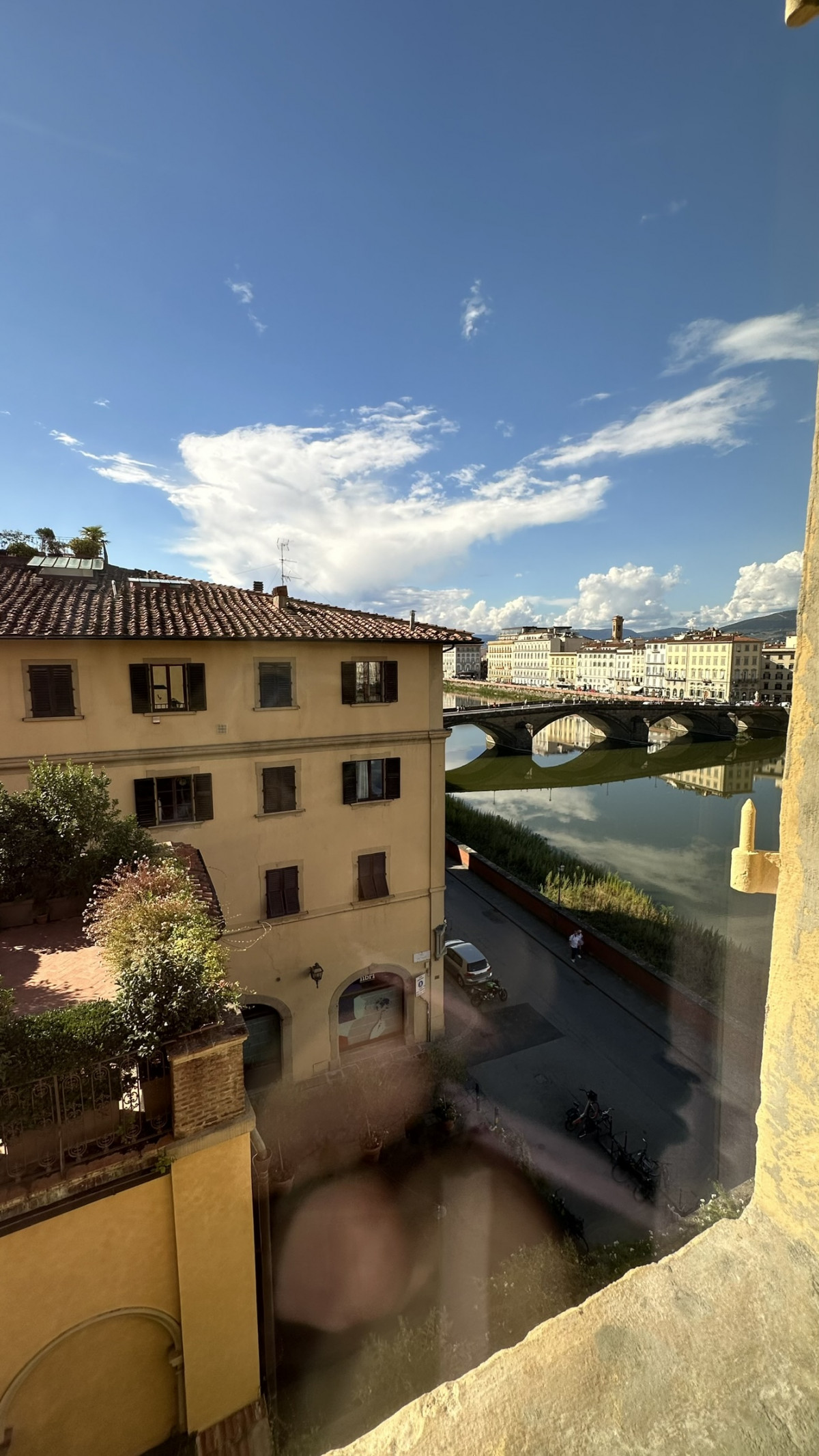 Arno river view from Lungarno Guicciardini 9 apartment in Florence