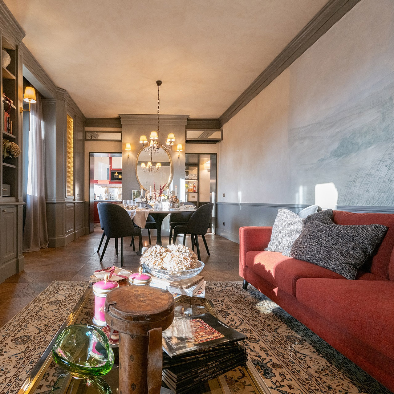 Elegant luxury apartment on Lungarno Guicciardini in Florence near the Arno river