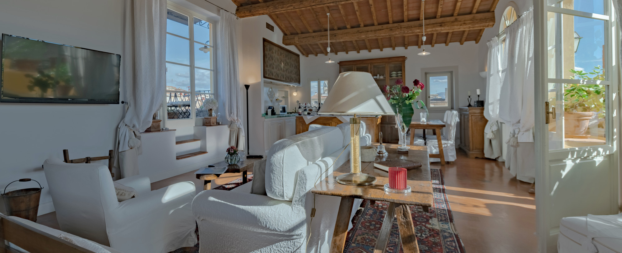 Luxury apartment Altana Visconti in Florence with panoramic terrace and elegant interior design