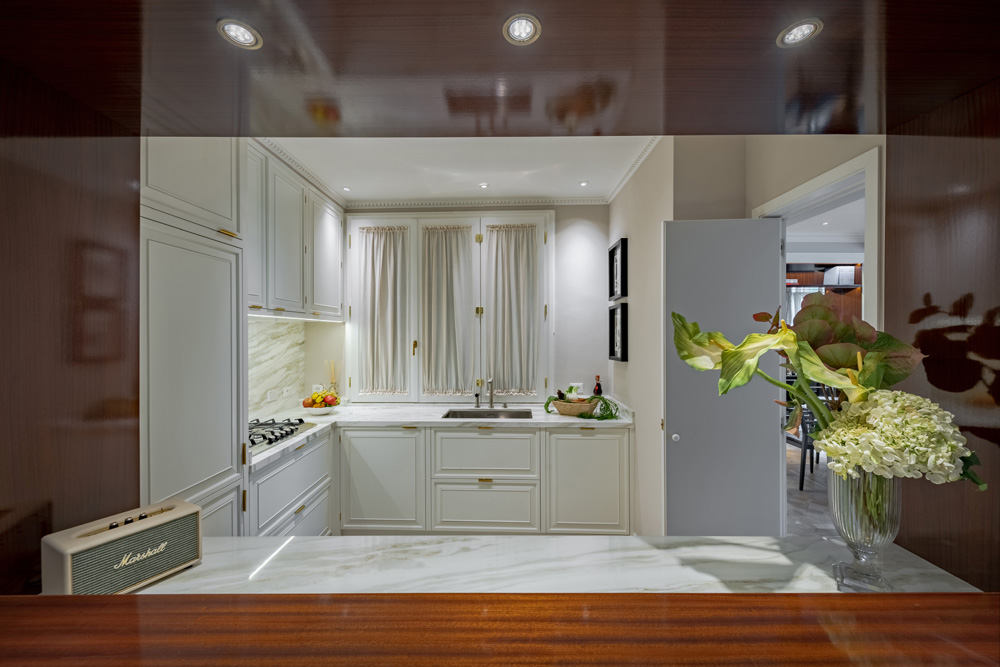 Luxury kitchen in Unicko apartment in Florence with marble countertop and elegant Italian design in Oltrarno