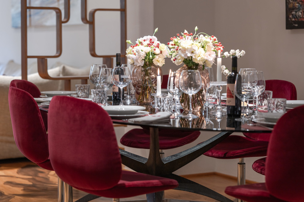 Elegant dining area in Oltrarno VM48 luxury apartment in central Florence