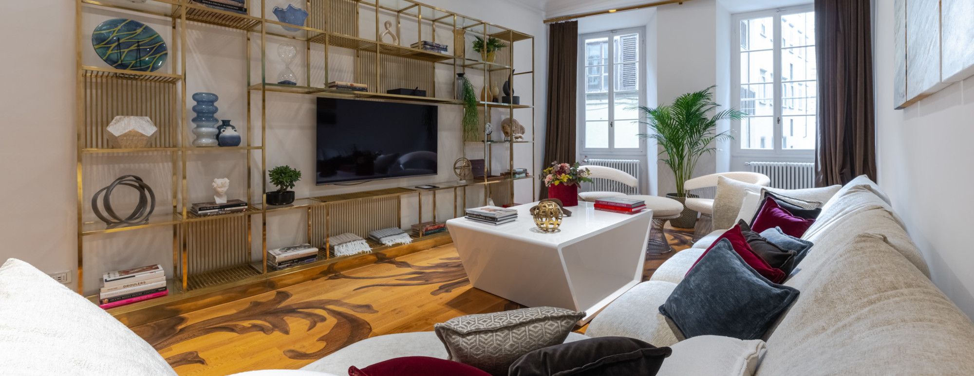 Oltrarno VM48 luxury apartment in Florence with modern living room in historic district