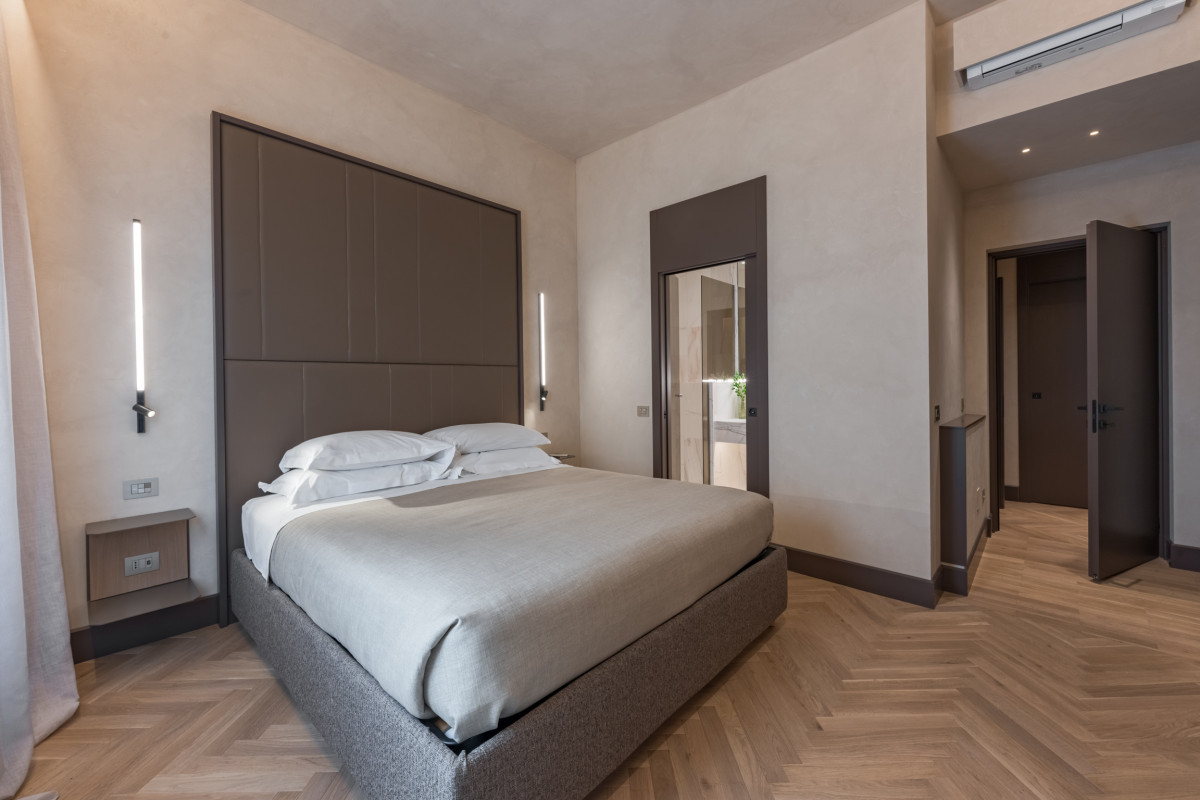 Bedroom suite in Palazzo Tintori apartment in Florence