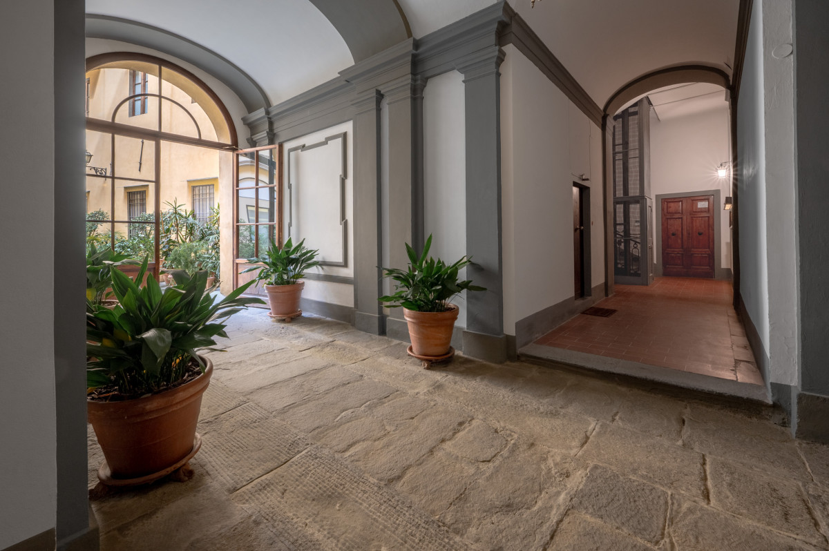 Courtyard entrance of Palazzo Tintori in Florence