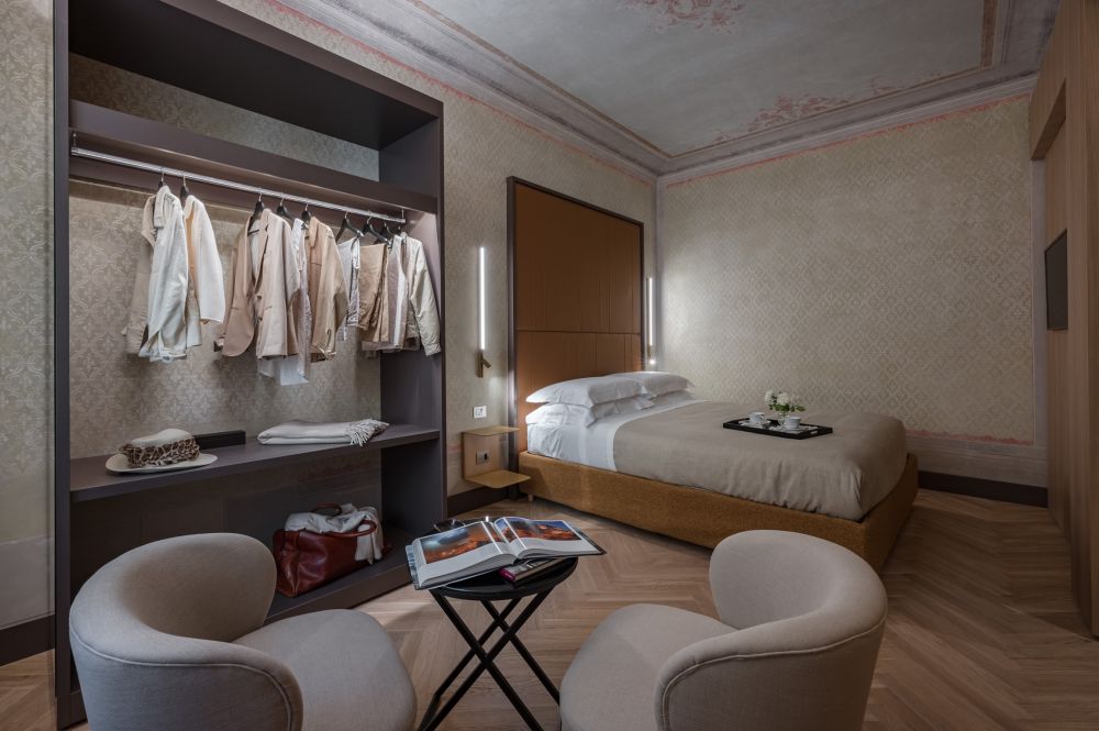 Bedrooms with superbly restored ceiling frescoes, Palazzo Tintori Garden apartment