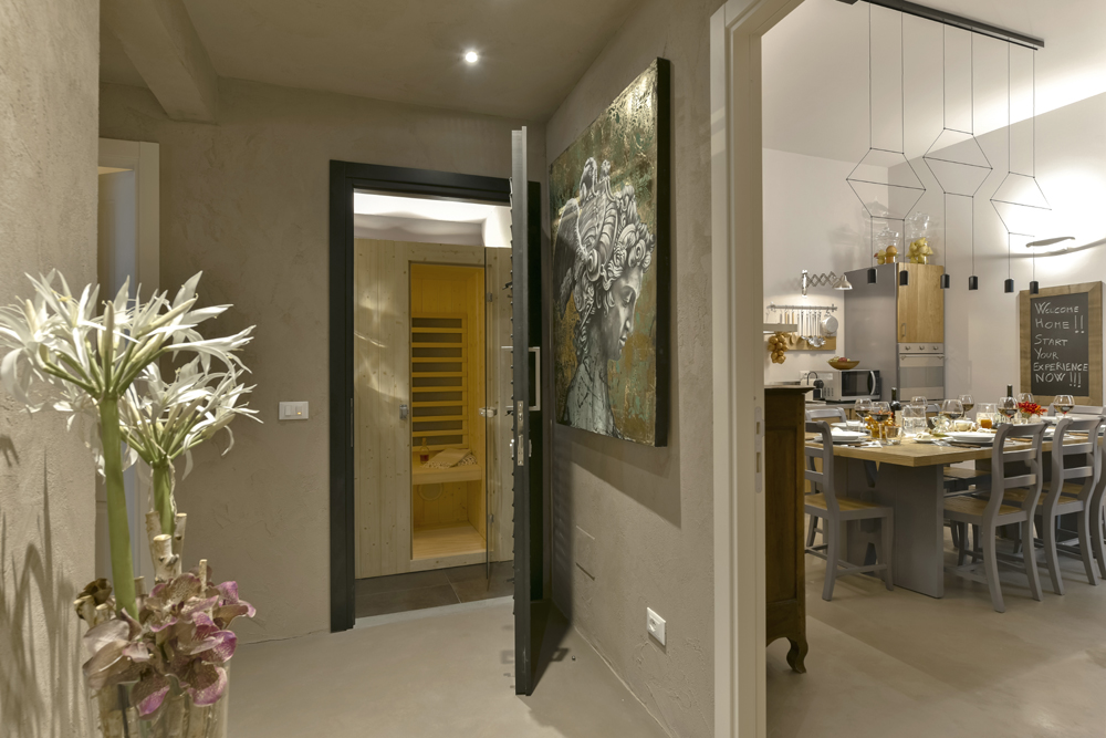 The infrared sauna in the Piazza Pitti 22 apartment is available free of charge