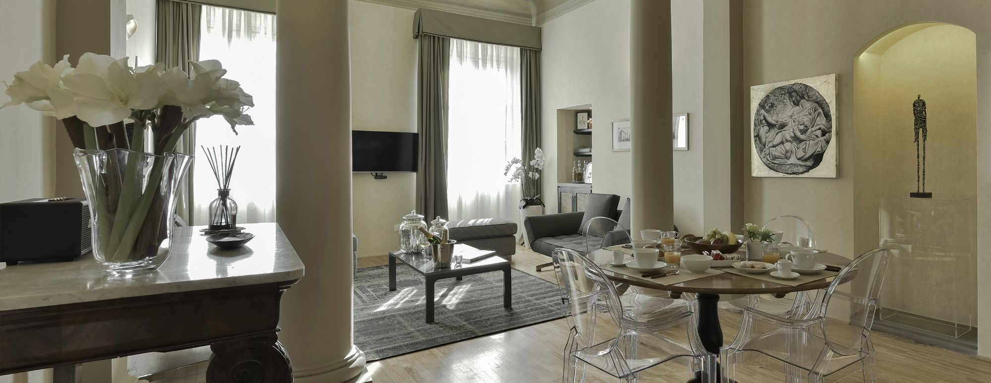 Luxurious living area of the Piazza Pitti 22 apartment
