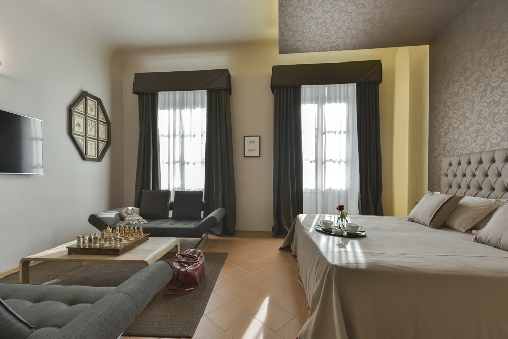Master bedroom of the Piazza Pitti 22 apartment, bright and with large spaces