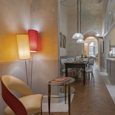 The ancient and at the same time modern environment of the Pitti Historical Home apartment