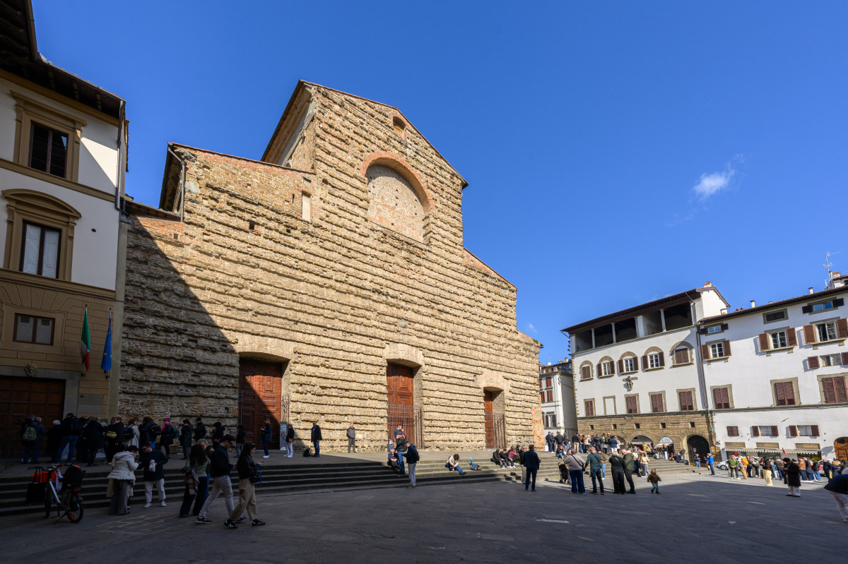 San Lorenzo square in Florence near the apartment