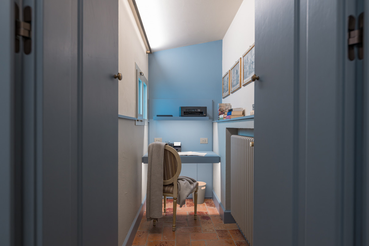 Small workspace area in Florence apartment