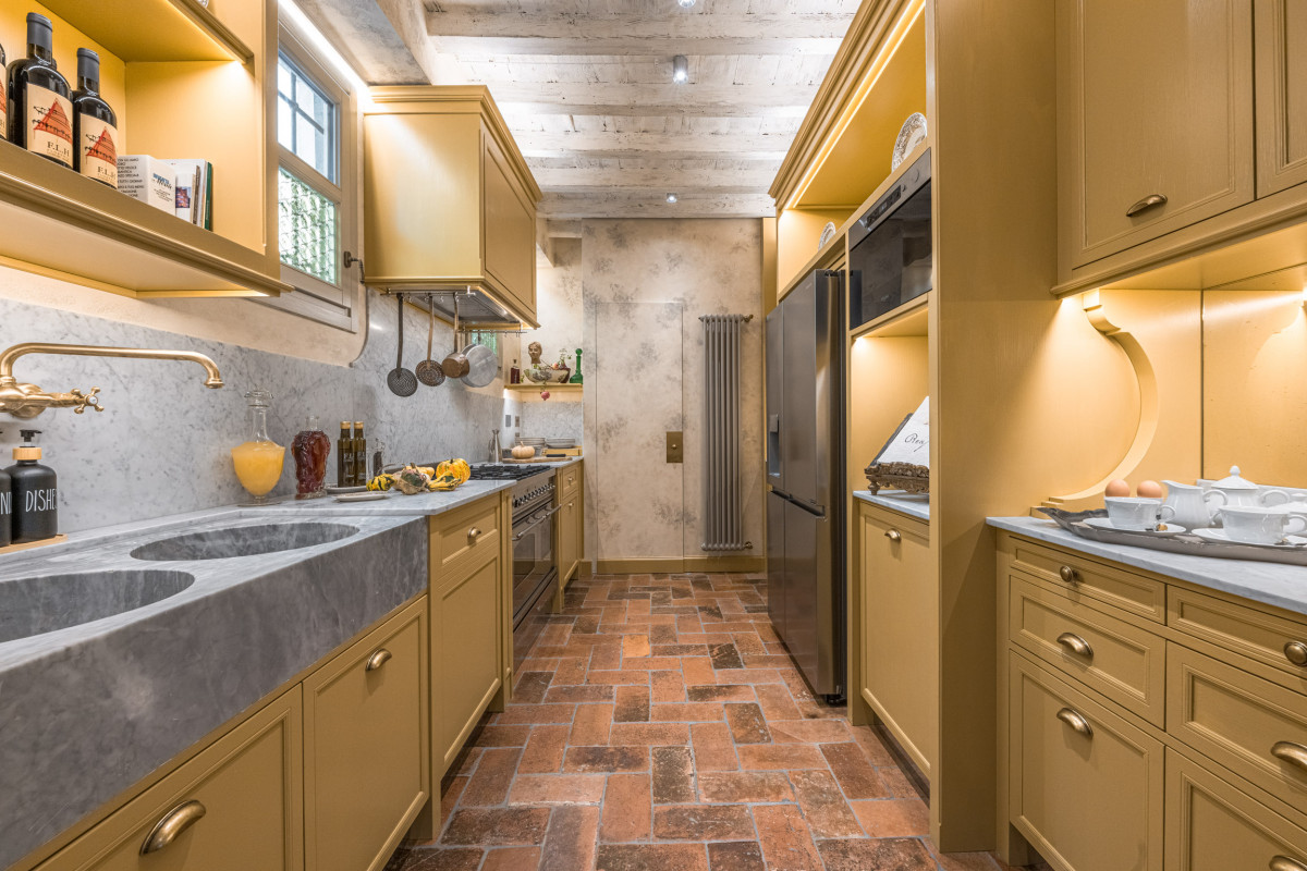 Traditional kitchen in Santa Croce Historical Home apartment in Florence