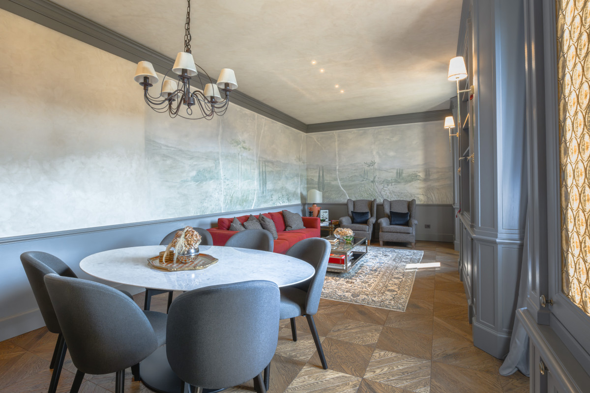 Living room in Lungarno Guicciardini 9 luxury apartment in Florence