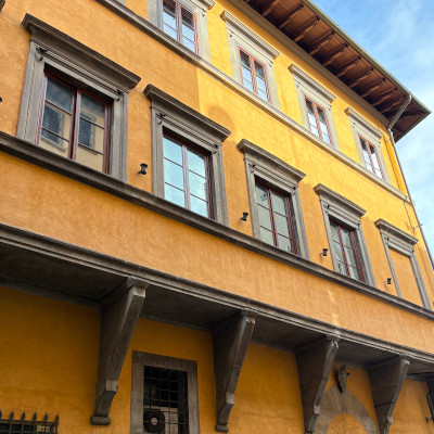 Via dell'Oriuolo building facade