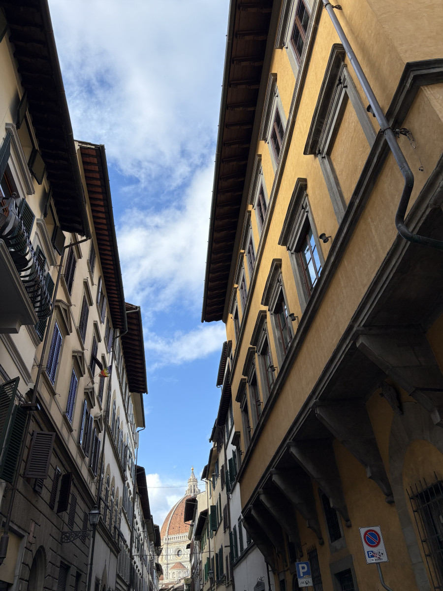 Street view of Via dell&rsquo;Oriuolo in Florence near the Duomo